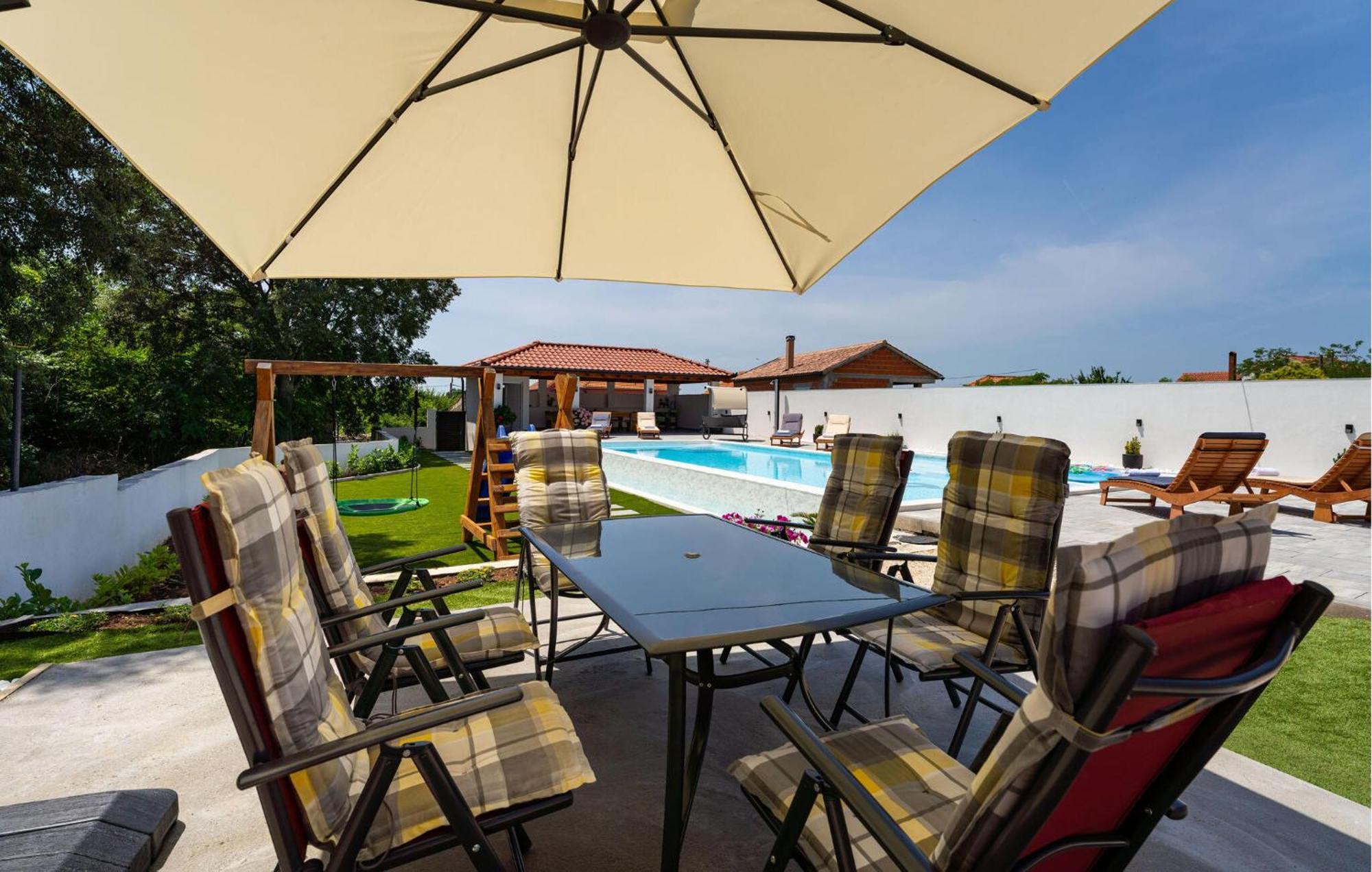 Beautiful Apartment In Galovac With Kitchen 外观 照片