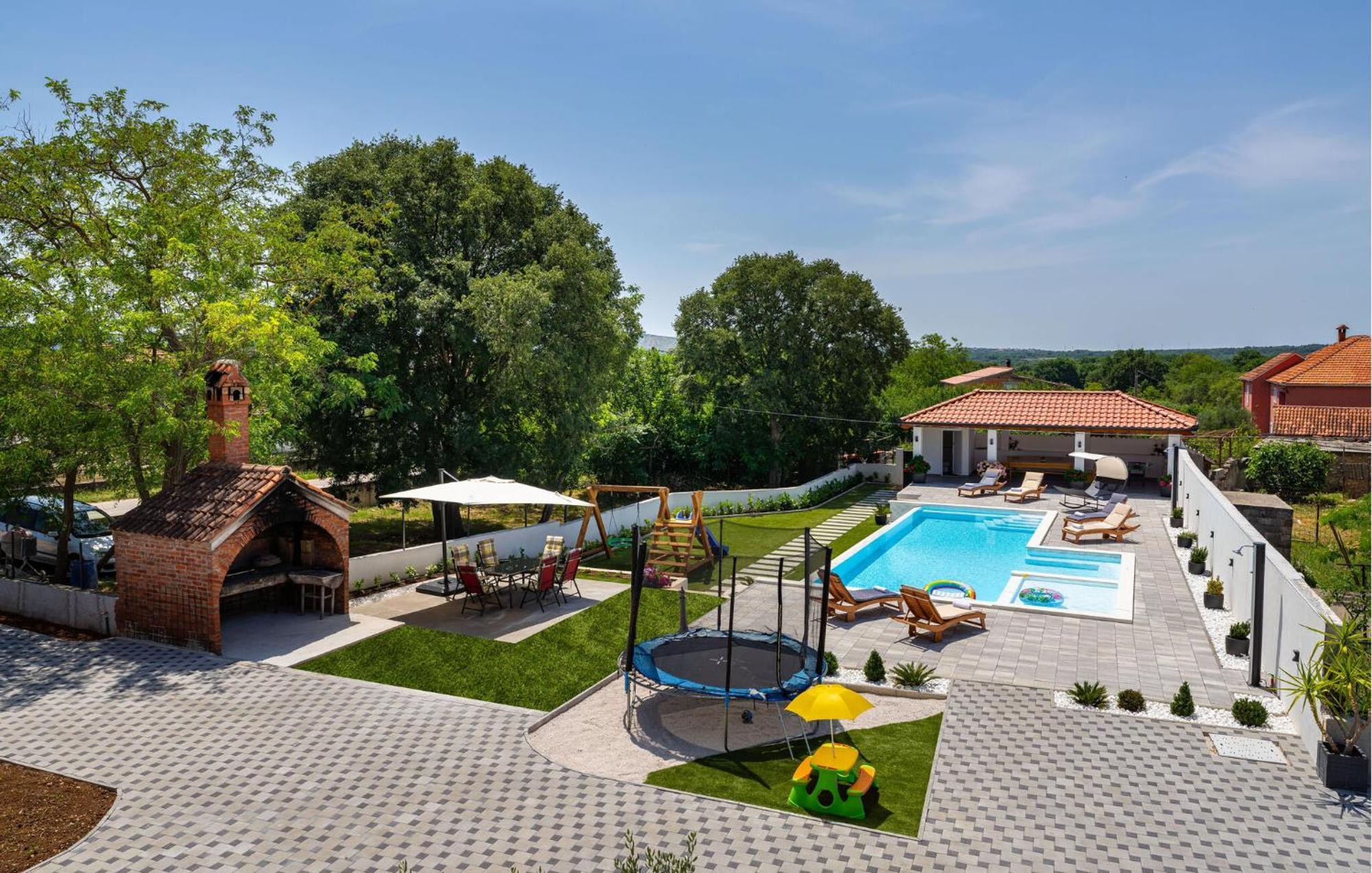 Beautiful Apartment In Galovac With Kitchen 外观 照片